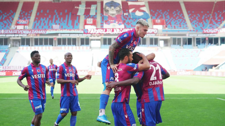 Trabzonspor – Fatih Karagümrük Maçı: Şifresiz Canlı Yayın, Tahminler ve Heyecan Dolu Bir Analiz