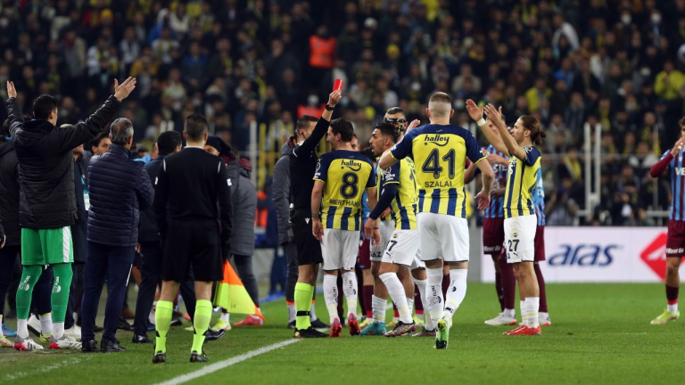 Şampiyonluk Yarışında Kritik Maç: Trabzonspor Fenerbahçe Canlı Yayın!