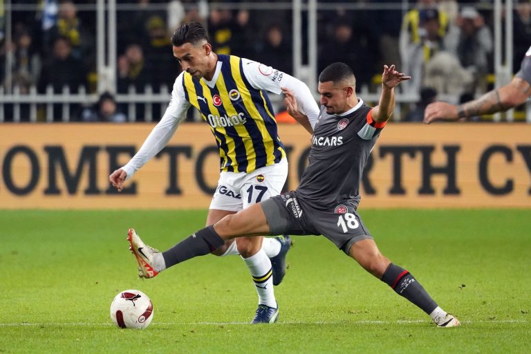 Fenerbahçe Taraftarı Dikkat! Karagümrük Maçını Nasıl Canlı İzleyebilirsiniz?
