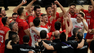 Türkiye – Polonya voleybol maçı çeyrek final heyecanı başlıyor. Filenin Efeleri’nin tarihi maçı ne zaman, saat kaçta, hangi kanalda?
